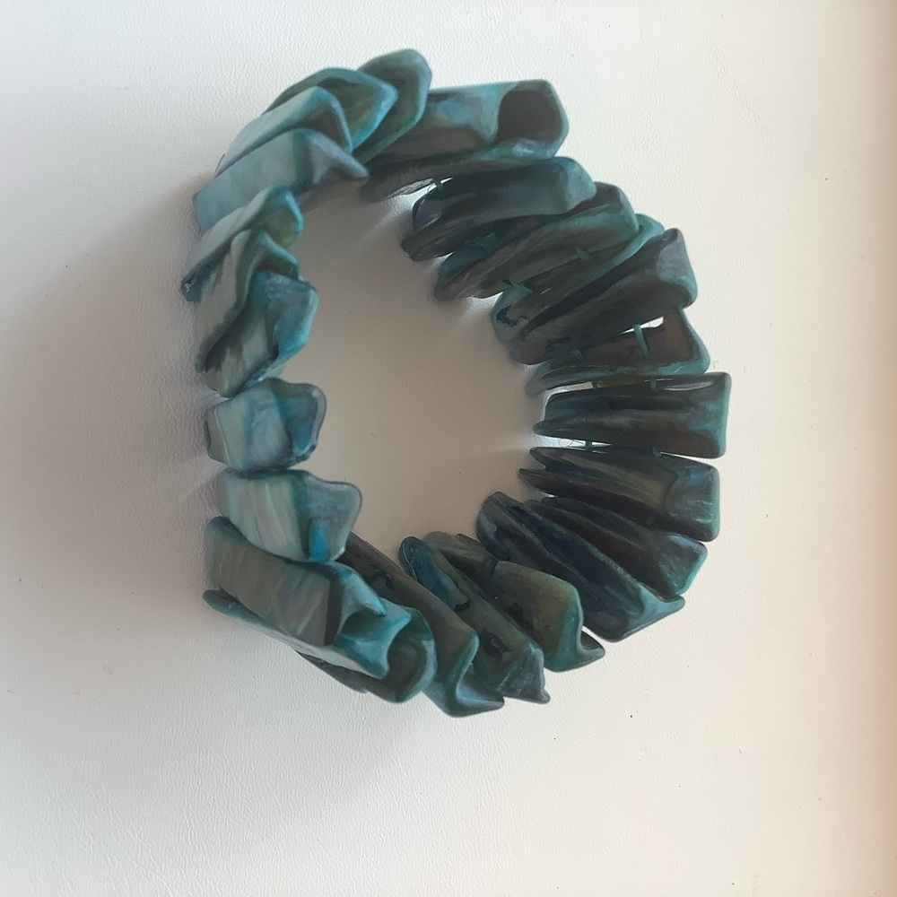 Peacock  Ocean Jewel tones Shell Stretch Bracelet - Picture 4 of 6